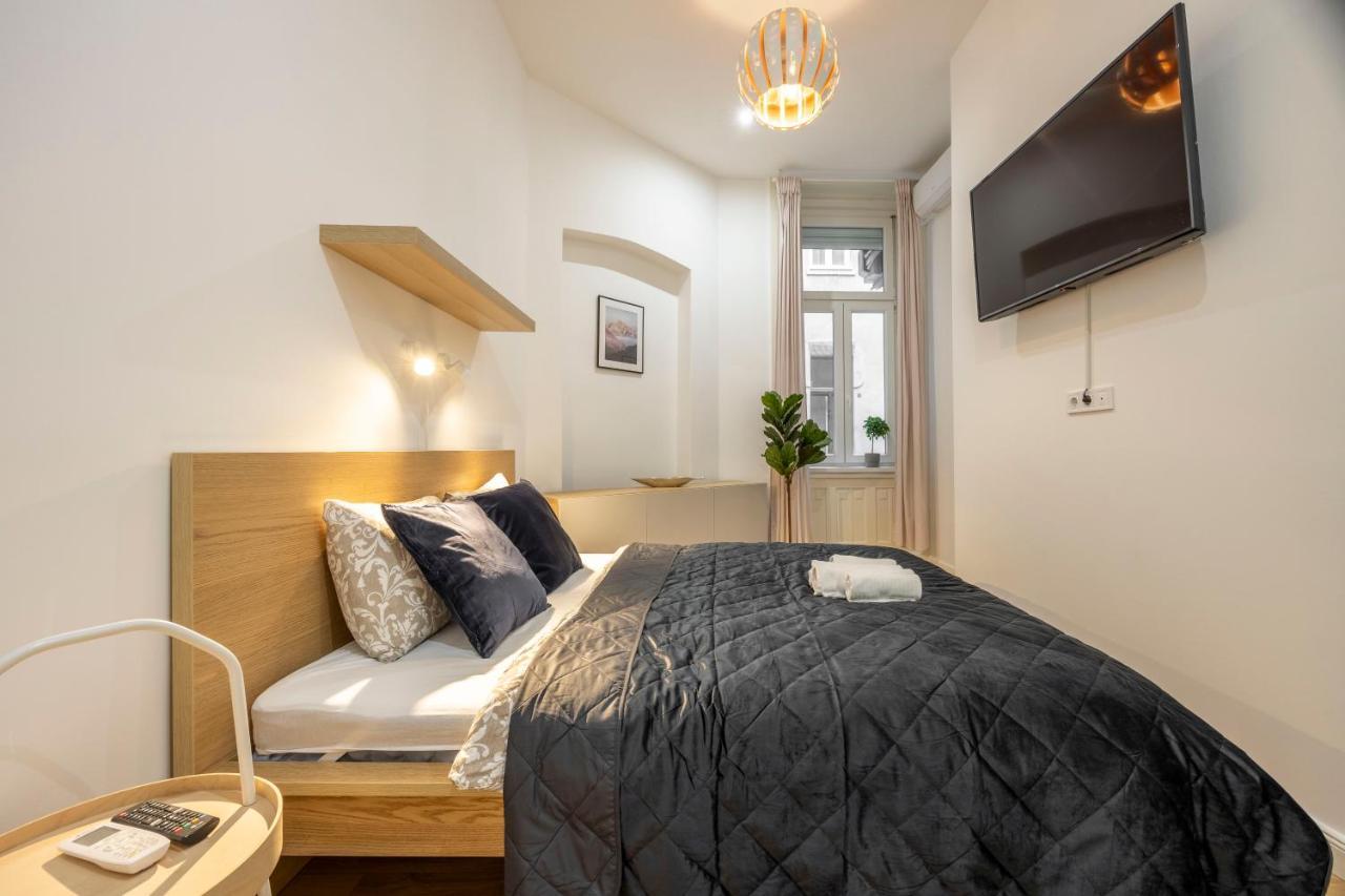 Central Grand Apartment With 5Bedrm 2Bathroom Budapest Eksteriør bilde